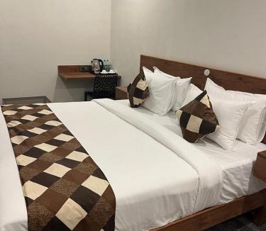 Teynampet Hotel | Sesha Residency