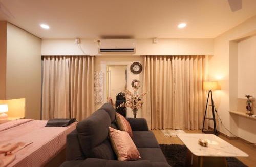 Viman Nagar Apartment | BlancHaus Stays - Premium Luxury I Viman Nagar I Near Pune Airport I Skyline View