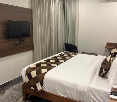 Teynampet Hotel | Sesha Residency