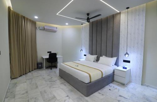 Adyar Villa | Luxury Villa in Falnir