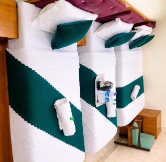 Masjid Bandar Hotel | Hotel Glow Star Residency - South Mumbai