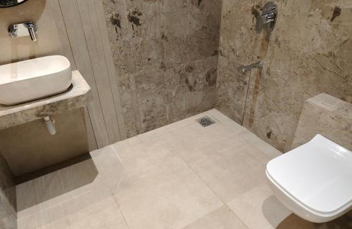 Dhule Hotel | Hotel Raas Vrindavan