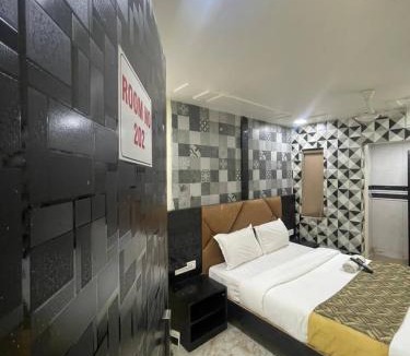 Vile Parle West Hotel | Hotel Amber Empire Vile Parle Near Domestic Airport
