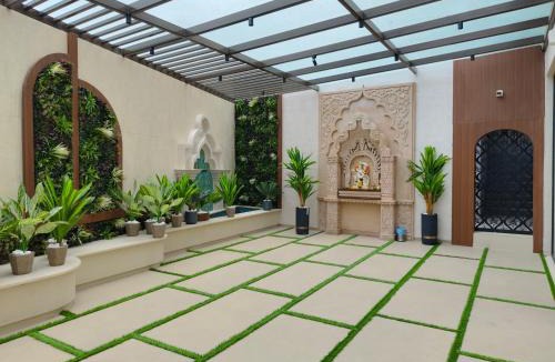 Dhule Hotel | Hotel Raas Vrindavan