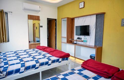 Jejuri Hotel | Laxman AC Lodge Jejuri - by Martandbhairav hospitality LLP