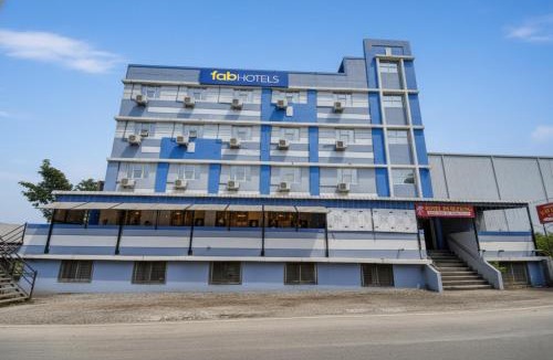 Rajgurunagar Hotel | FabHotel World King