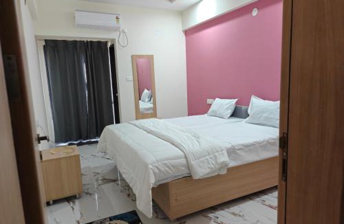 Phase 1 Hotel | The Royal Ark Hotel