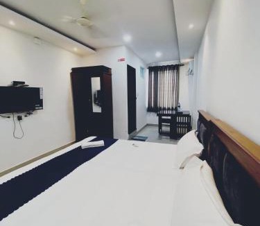 Perintalmanna Hotel | Metro Residency