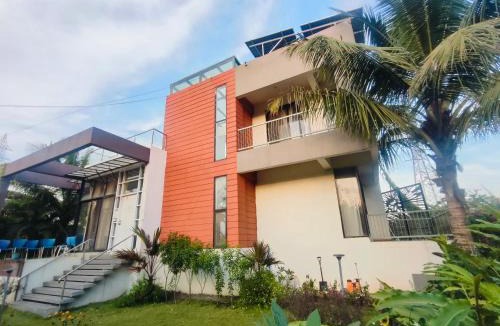 Ulhasnagar Villa | Green Courtyard Luxury Villa