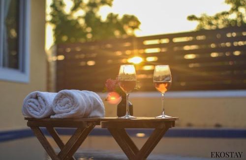 Tivarekar Wadi Villa | EKOSTAY - Pinewood Villa