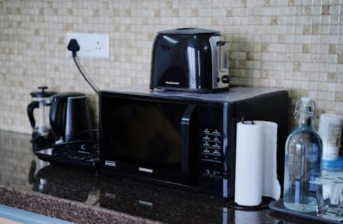 Viman Nagar Apartment | Stay Vista - Neon homeotel - 1 km from Airport