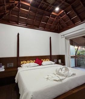 Andhakaranazhy Bed & Breakfast | Backwater Brook