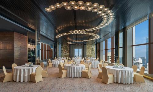 Lower Parel Hotel | The St. Regis Mumbai