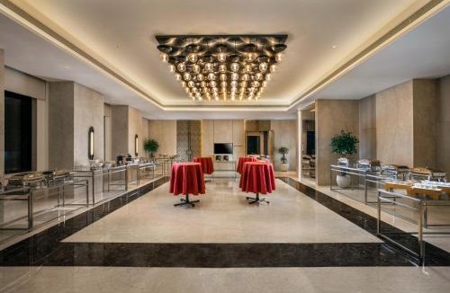 Dahisar East Hotel | Royal Hometel Suites