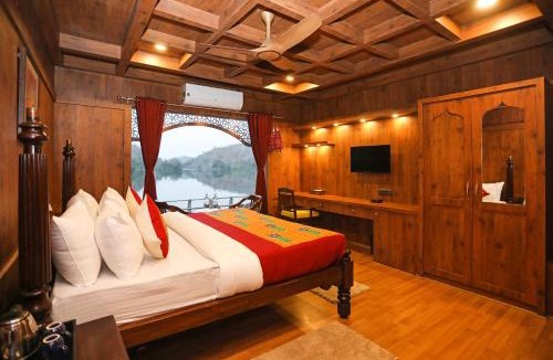 Rajpipla Boat Rental | Ekta Houseboat by CheckIn, Statue of Unity Kevadia