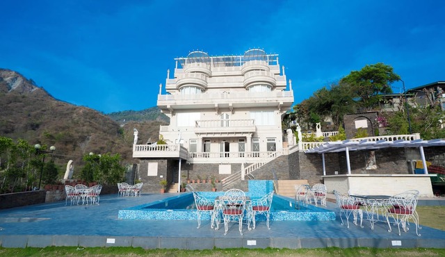 Shahanshahi Adventure Park & Wellness Resort