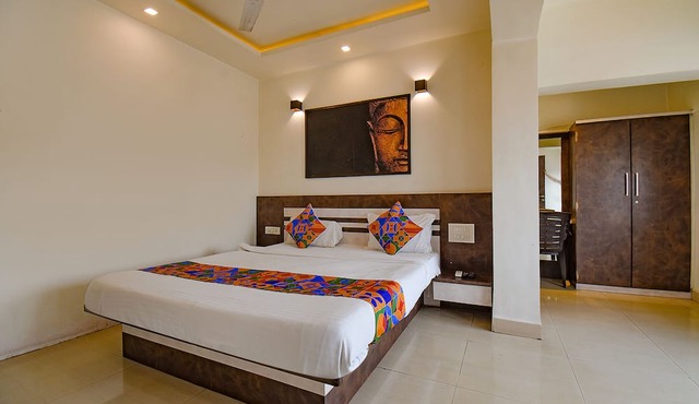FabHotel Royce Studio