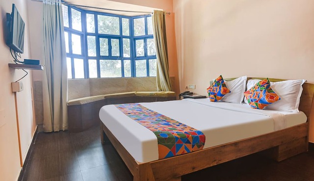 FabEscape Aqualura Verem With Swimming Pool
