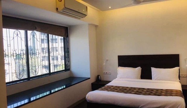 Lucky Serviced Apartments – Near BKC