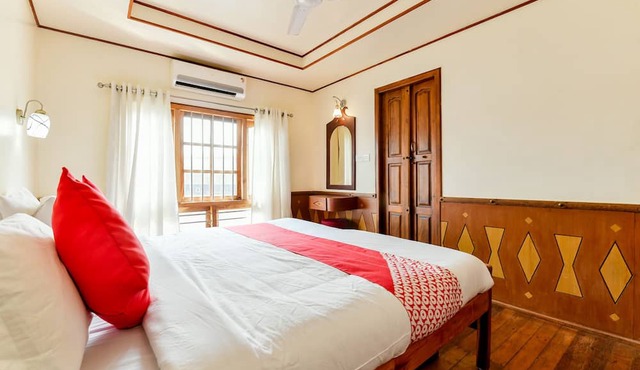 OYO 23047 Rkv Golden Petal Houseboat 3 Bhk