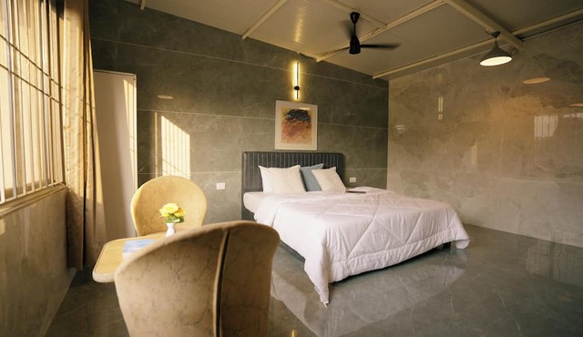 SHREE LODGING & BOARDING