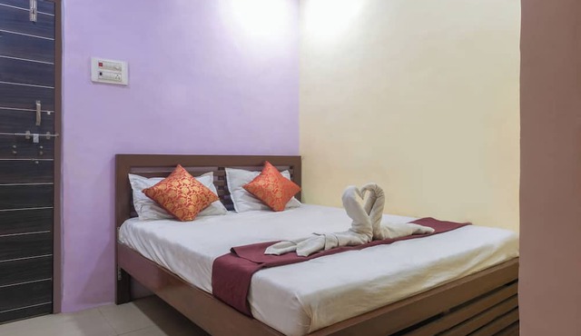 Amrapali Hotel