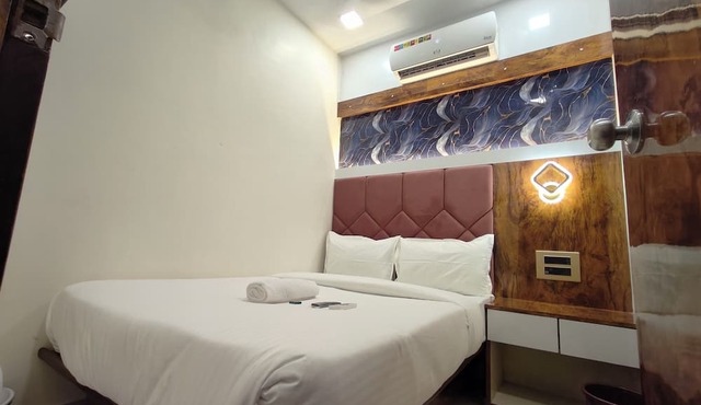 HOTEL M R STAY