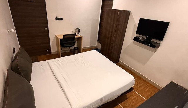HOTEL LOTUS
