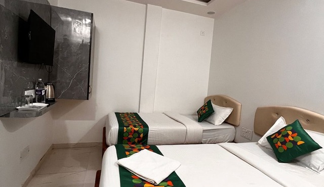 Hotel Aaditya Inn Tathawade
