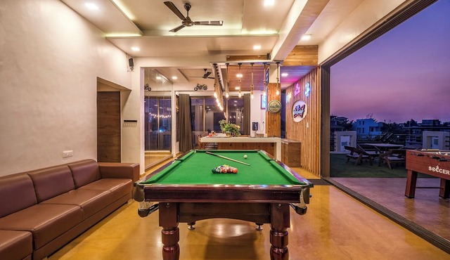 Cosmicstays Luxe Oasis Pool & Bar Villa