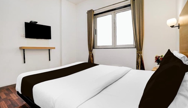 Super Townhouse PBG Mall Vashi