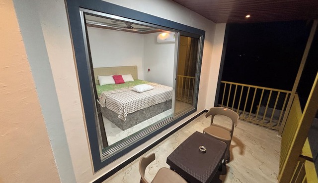 sea royal rooms and cafe