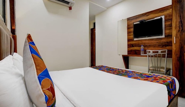 FabExpress Golden Sands inn