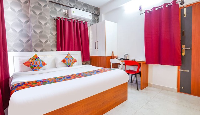 Fabhotel Royal Platinum Suites