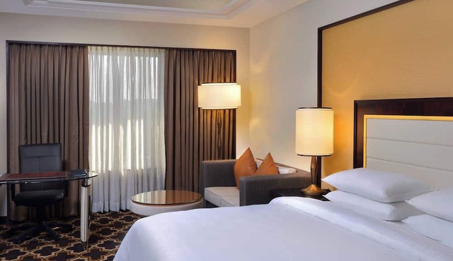 Sheraton Grand Pune Bund Garden Hotel