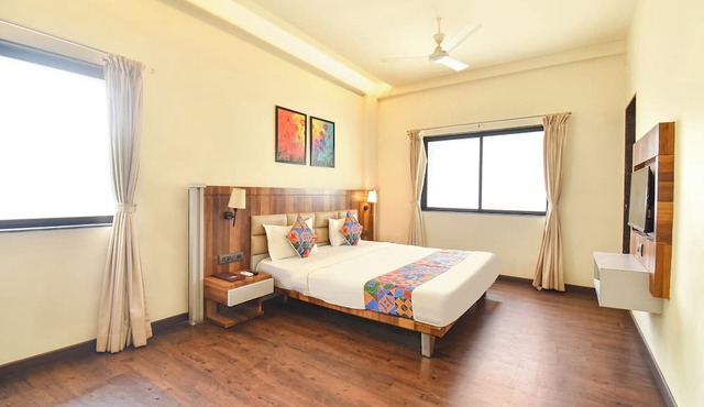 Fabhotel City Point Executive
