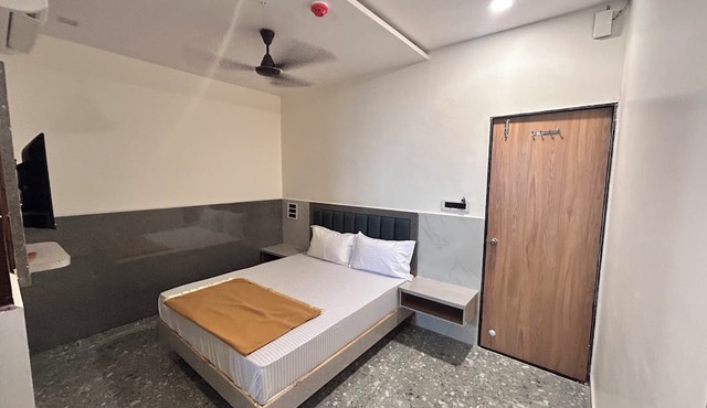 Hotel Madhav Palace