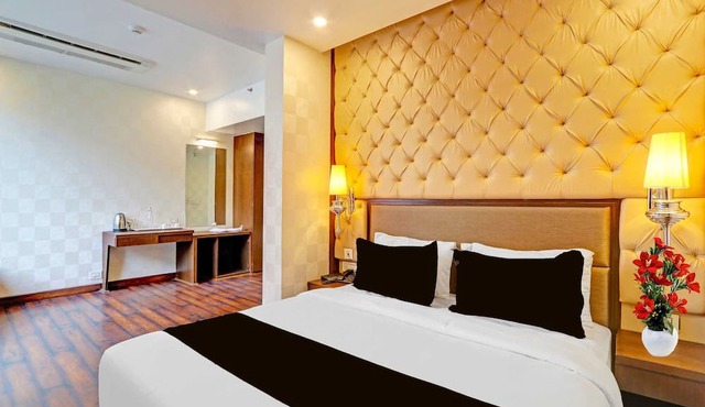 Deluxe With Twin Bed Sitabuldi Station