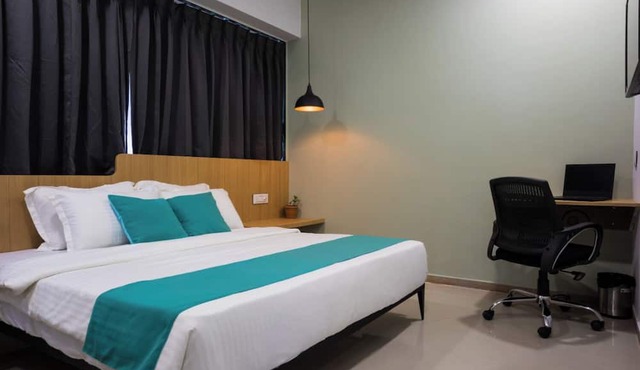 Hotel Saarthi Inn Surat