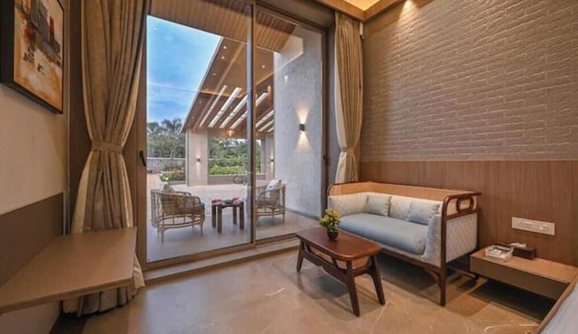 Luxury 6BHK Pure Veg Canary Farm Villa With Turf