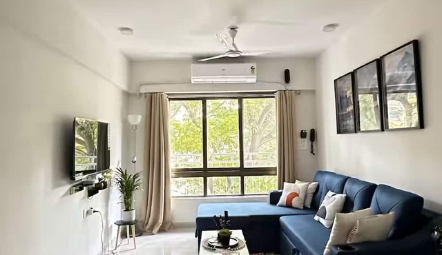 URBAN PAUSE, 2BHK Apt near BKC,airport&NMACC