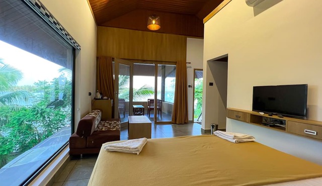Jai Lake House