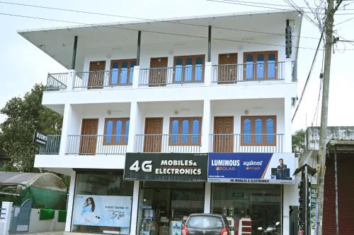 Paramthottu Royal Residency