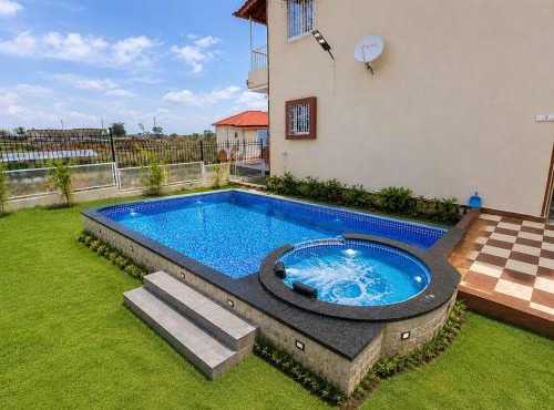 Whispering Hills Villa - Private pool with a Jacuzzi