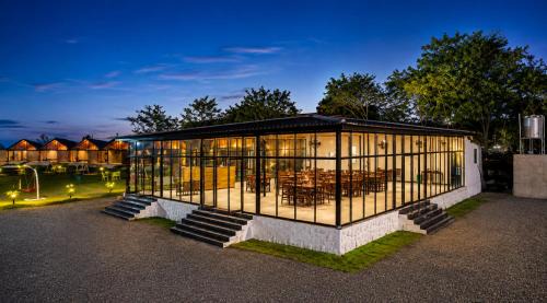 Shreephal Luxury Lake Resort - Hatgad, Saputara