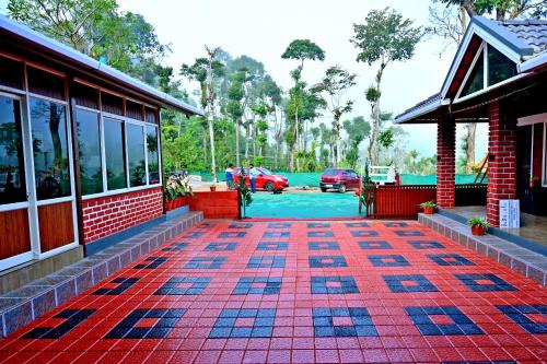Coffee Crown Homestay - 1km to Falls, Estate, Home Food