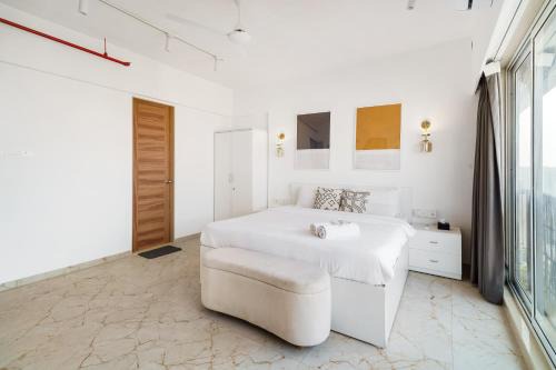 Anya 2BHK near BKC by Square One Stays