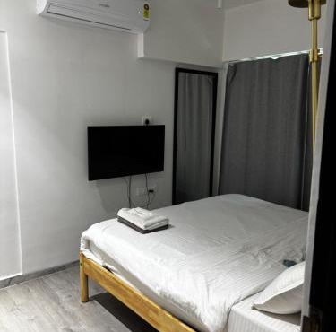 Eden 1BHK in Bandra W by SquareOne Stays