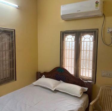 Singaravel Home Stay