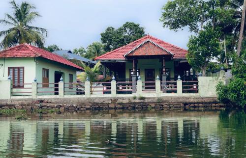 Kalathil Homestay Serene Waterfront Heritage Home